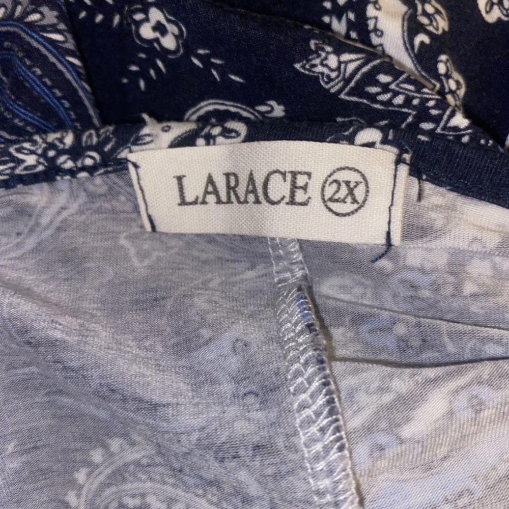 LARACE Navy and White Paisley tunic top - Picture 4 of 5